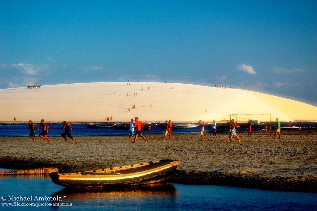 Praia de Jericoacoara e suas dunas Praia de Jericoacoara e suas dunas