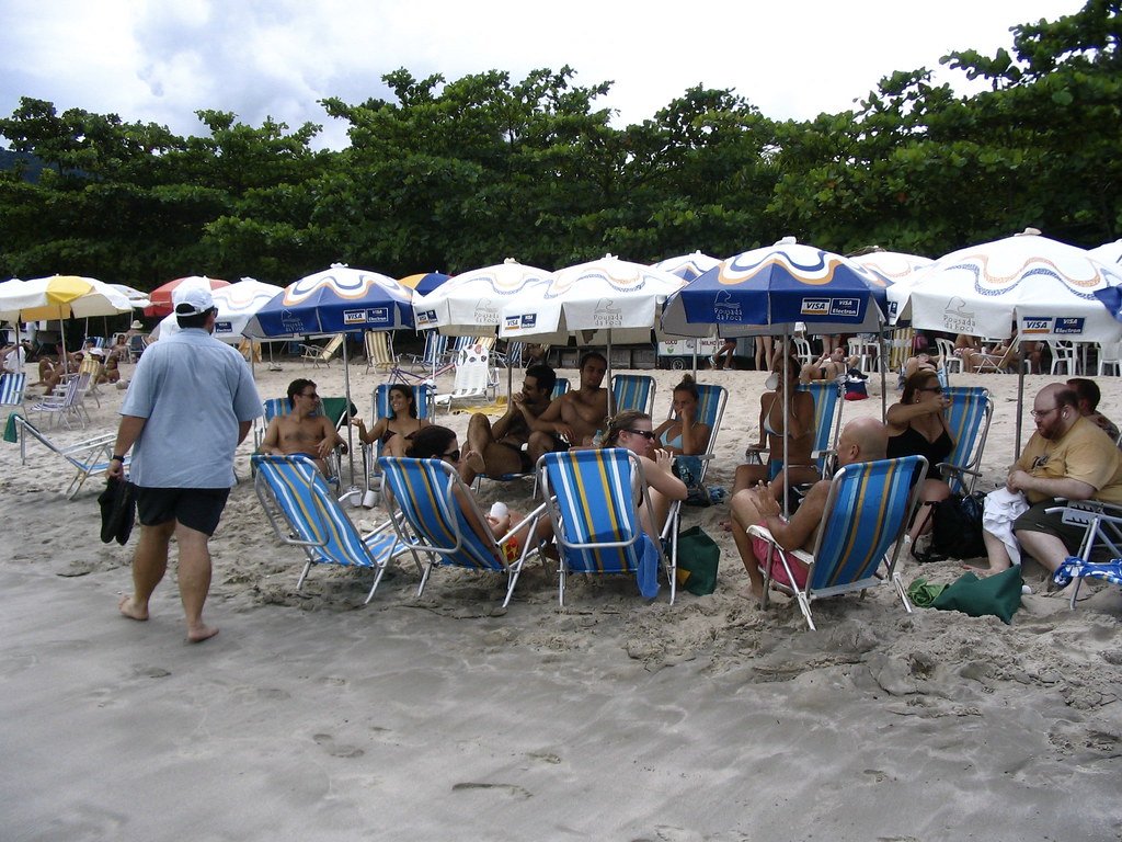 Praia da Barra do Sahy com águas calmas e verdejas Praia da Barra do Sahy com águas calmas e verdejas